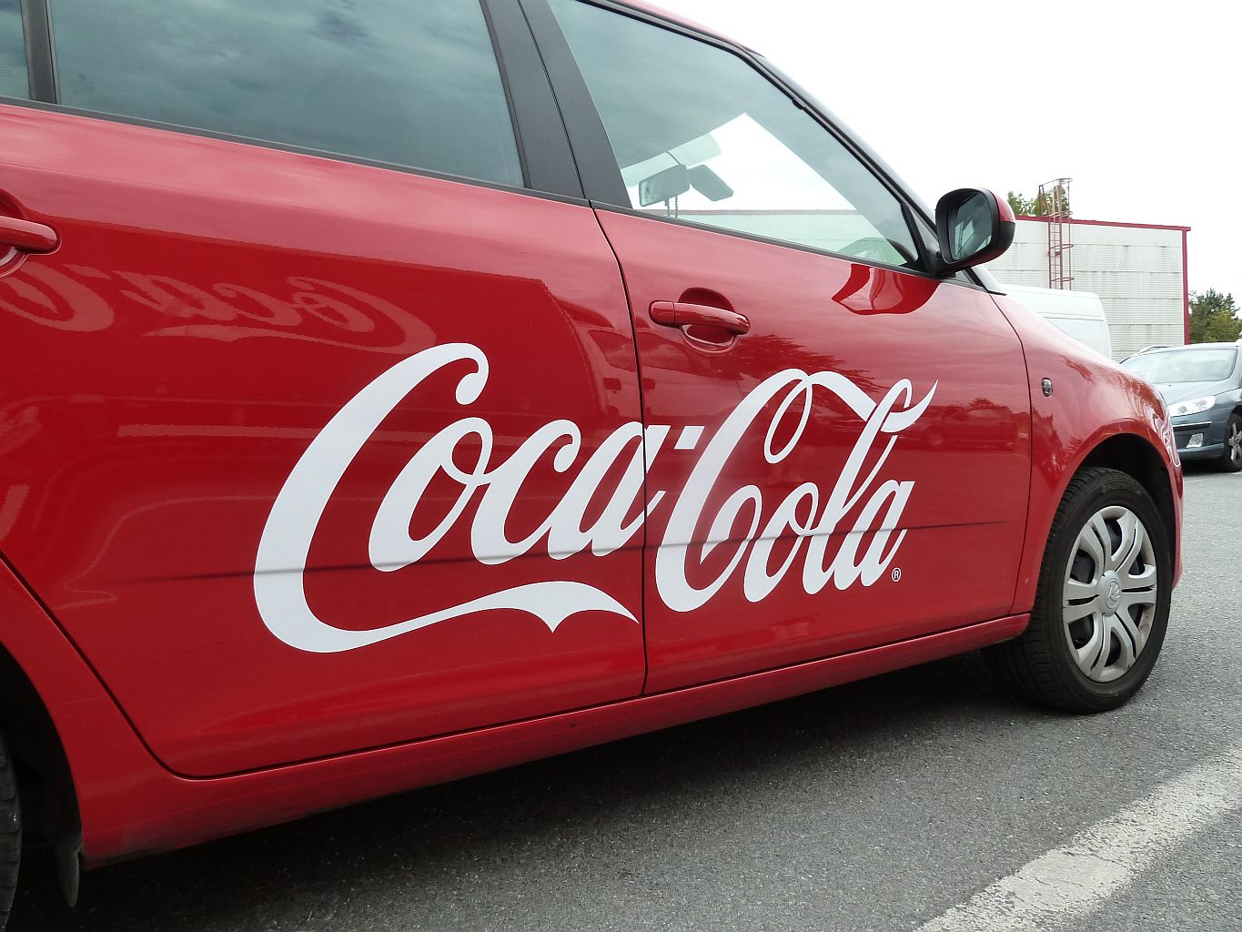 Reklamný nápis Coca Cola zo samolepiacej fólie