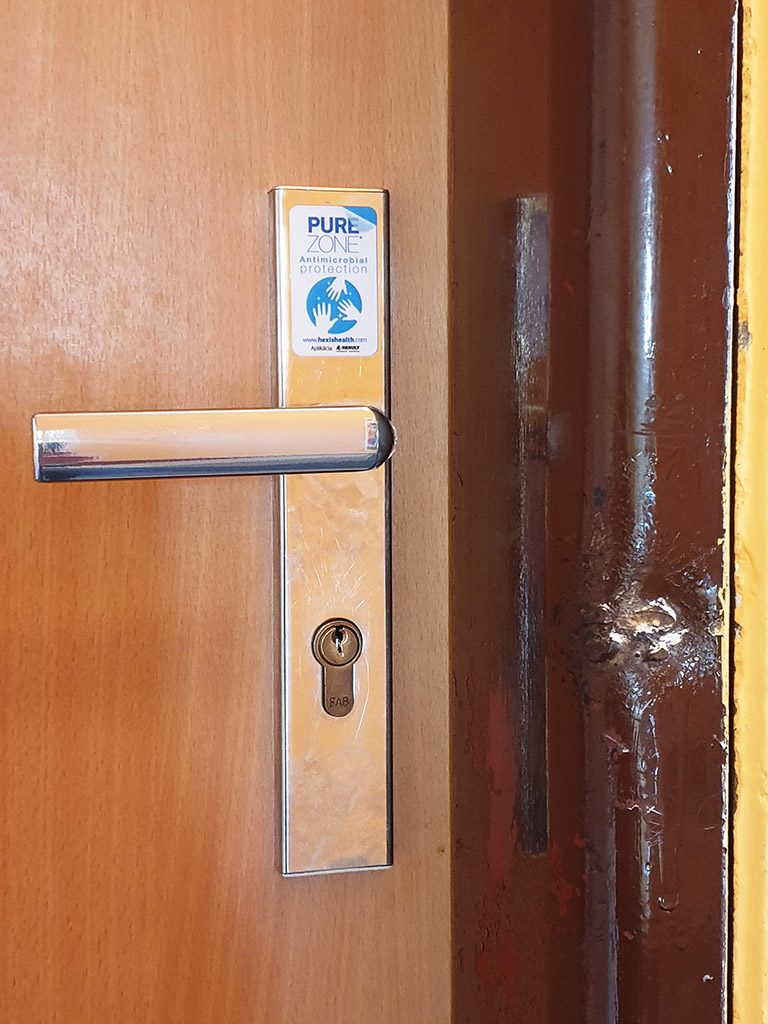 Aplikácia fólie na kľučku